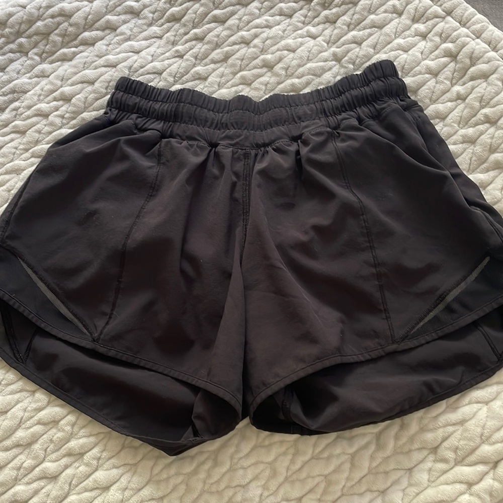lululemon track that shorts (size 4)